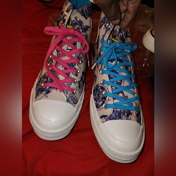 Converse Mens High-Top Sneakers - White and Purplish Gray with BATMAN All Over - Picture 4 of 6